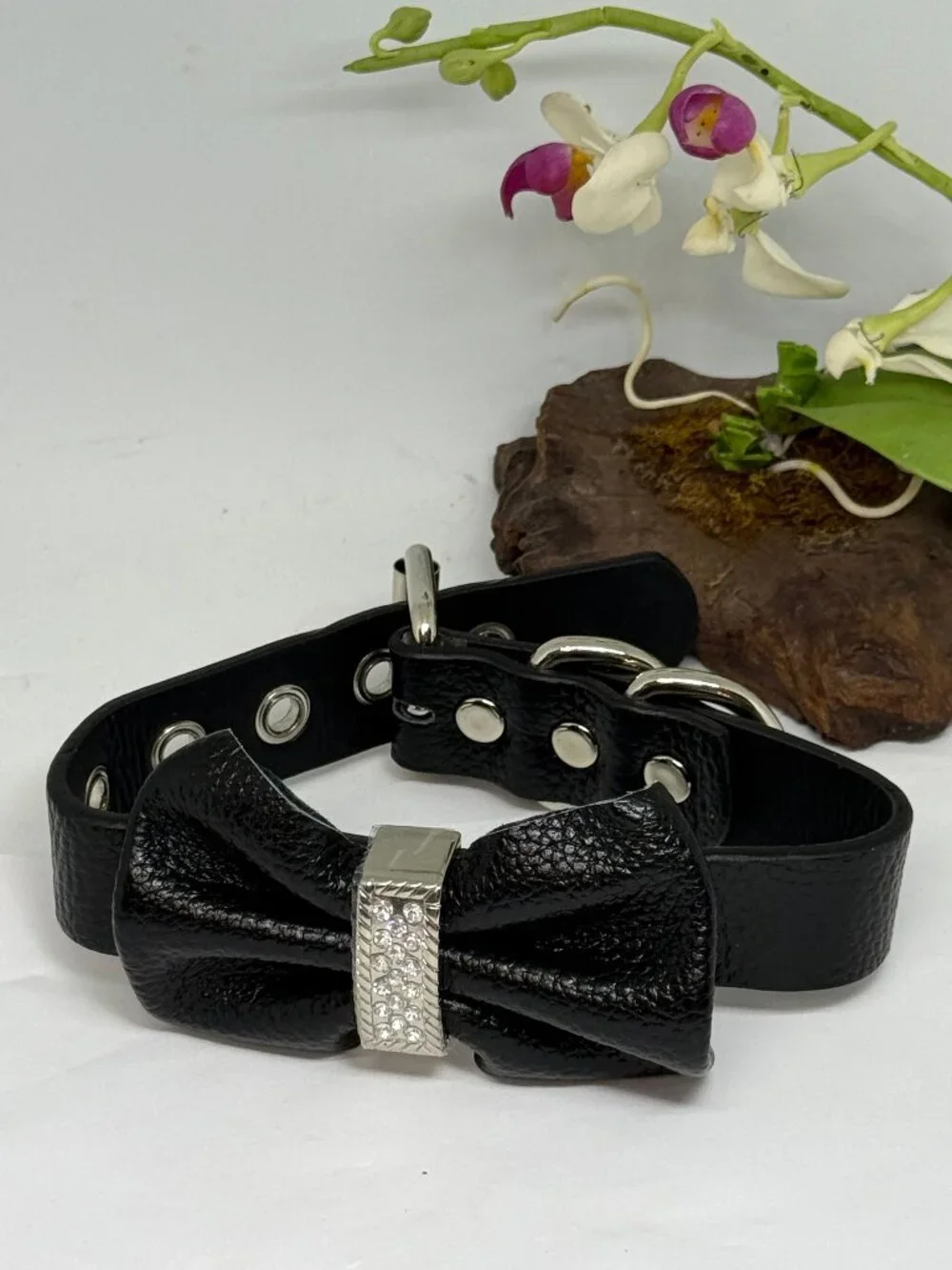 NWOT Dog Collar Faux Leather Adjustable w/ Bow  & Rhinestone - Black - Small
